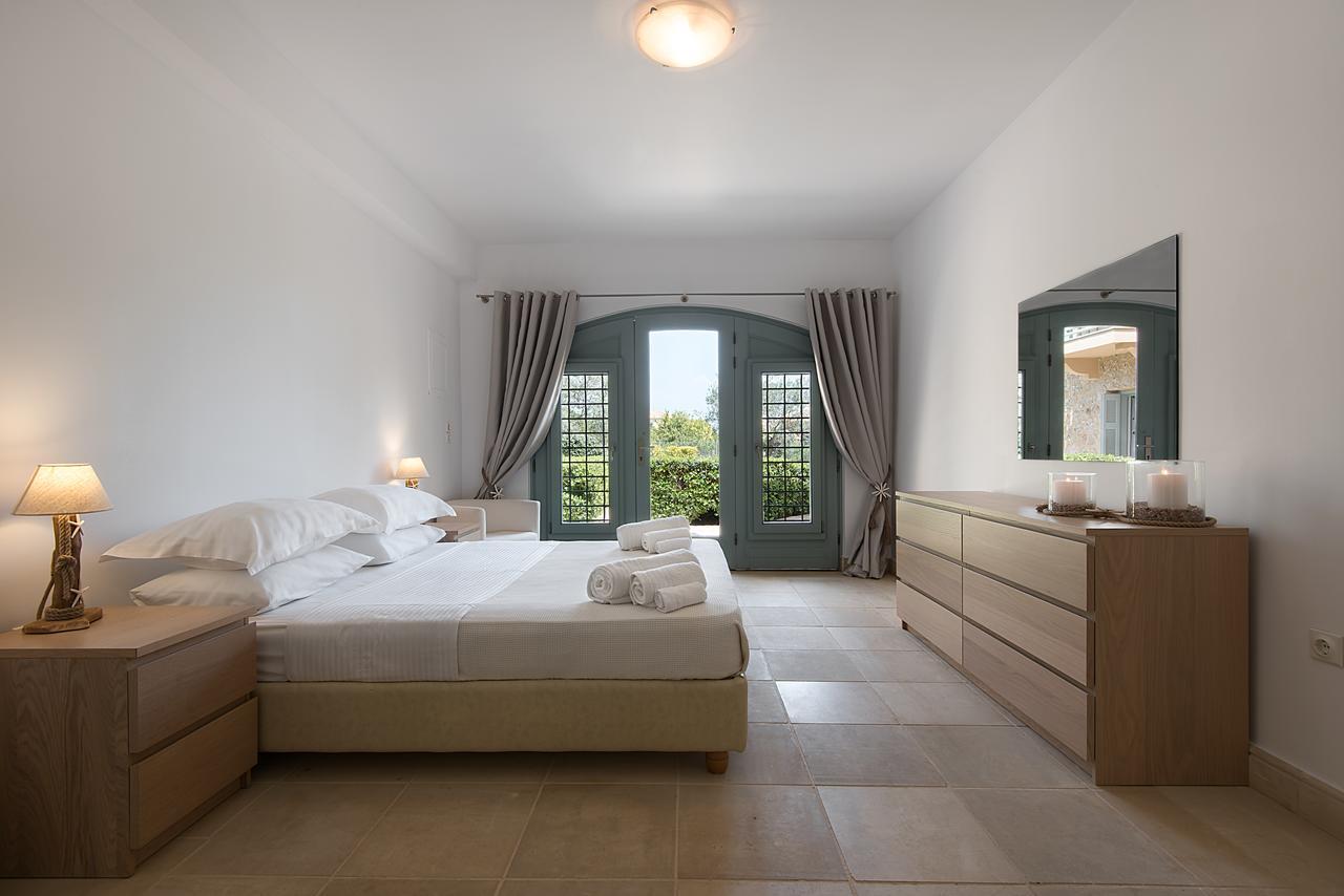 Villa Emerald Порто Хели Екстериор снимка